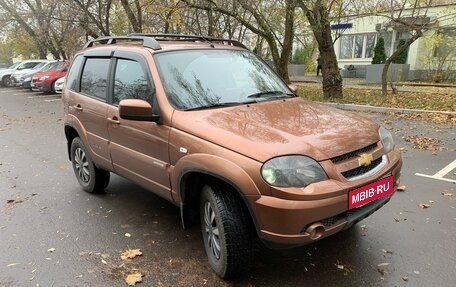 Chevrolet Niva I рестайлинг, 2018 год, 810 000 рублей, 4 фотография
