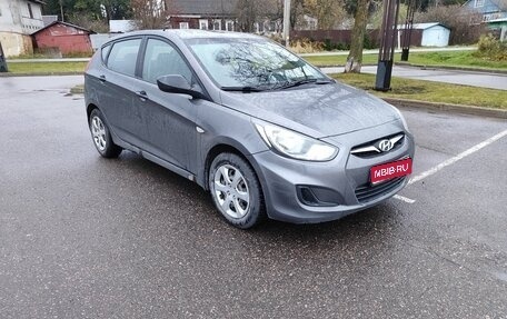 Hyundai Solaris II рестайлинг, 2011 год, 600 000 рублей, 1 фотография