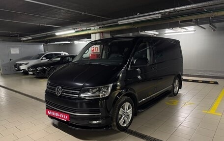 Volkswagen Multivan T6 рестайлинг, 2019 год, 4 200 000 рублей, 8 фотография