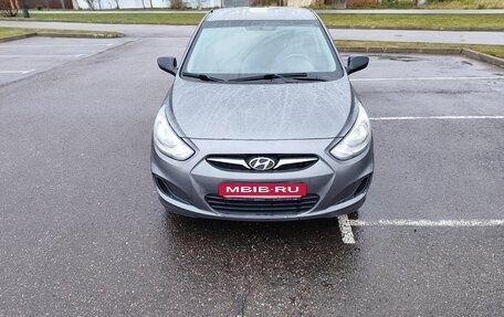 Hyundai Solaris II рестайлинг, 2011 год, 600 000 рублей, 8 фотография