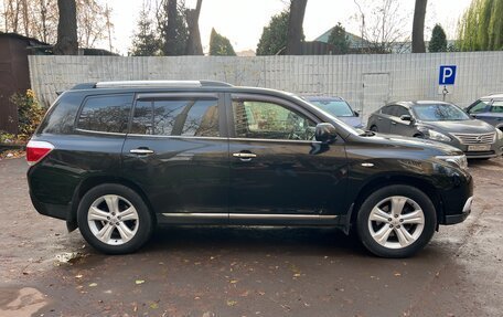 Toyota Highlander III, 2011 год, 1 860 000 рублей, 2 фотография