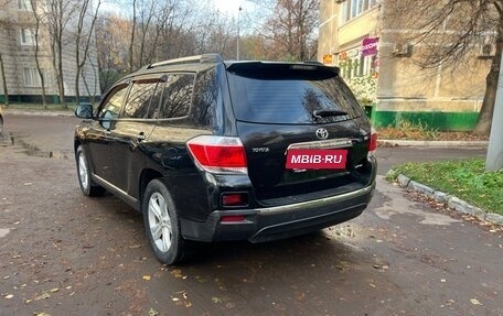 Toyota Highlander III, 2011 год, 1 860 000 рублей, 4 фотография