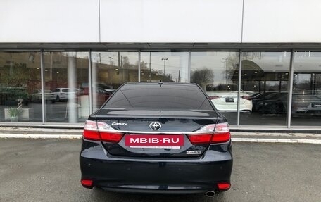 Toyota Camry, 2018 год, 2 125 000 рублей, 3 фотография