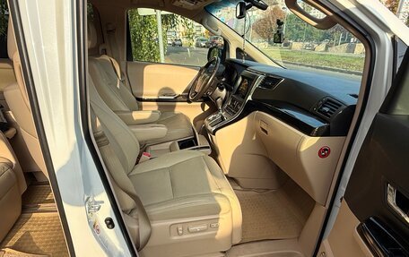 Toyota Alphard III, 2012 год, 2 075 000 рублей, 7 фотография