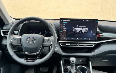 Toyota Highlander, 2025 год, 5 850 000 рублей, 23 фотография