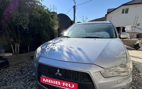 Mitsubishi Outlander III рестайлинг 3, 2011 год, 1 450 000 рублей, 2 фотография