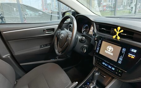 Toyota Corolla, 2018 год, 1 900 000 рублей, 13 фотография