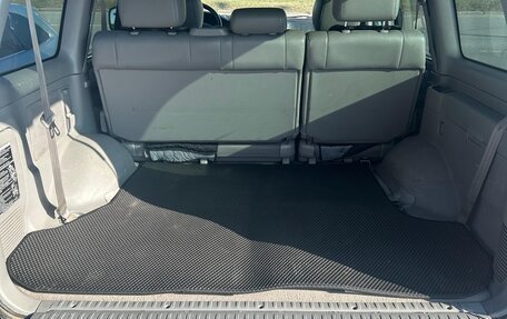 Toyota Land Cruiser 100 рестайлинг 2, 2004 год, 3 290 000 рублей, 10 фотография