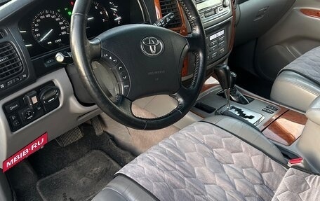 Toyota Land Cruiser 100 рестайлинг 2, 2004 год, 3 290 000 рублей, 8 фотография