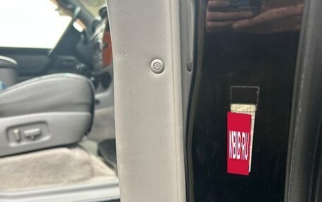 Toyota Land Cruiser 100 рестайлинг 2, 2004 год, 3 290 000 рублей, 17 фотография