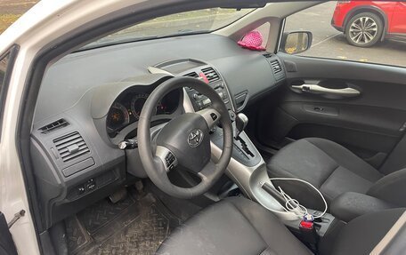 Toyota Auris II, 2011 год, 900 000 рублей, 6 фотография