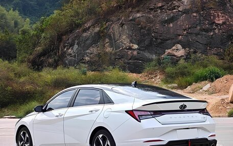 Hyundai Elantra, 2022 год, 1 900 000 рублей, 3 фотография