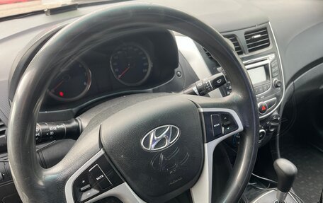 Hyundai Solaris II рестайлинг, 2012 год, 600 000 рублей, 1 фотография