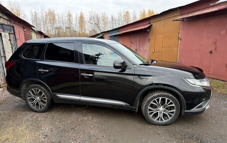 Mitsubishi Outlander III рестайлинг 3, 2015 год, 1 750 000 рублей, 2 фотография