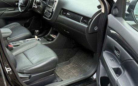 Mitsubishi Outlander III рестайлинг 3, 2015 год, 1 750 000 рублей, 11 фотография