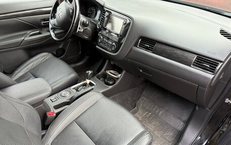 Mitsubishi Outlander III рестайлинг 3, 2015 год, 1 750 000 рублей, 10 фотография