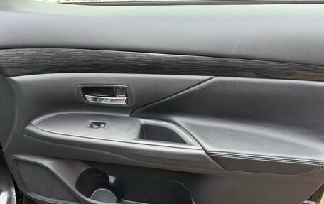 Mitsubishi Outlander III рестайлинг 3, 2015 год, 1 750 000 рублей, 18 фотография