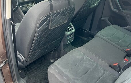 Volkswagen Tiguan II, 2018 год, 2 300 000 рублей, 12 фотография