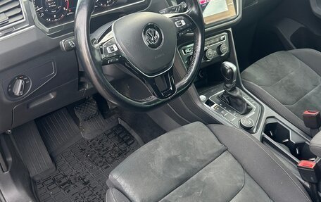 Volkswagen Tiguan II, 2018 год, 2 300 000 рублей, 13 фотография