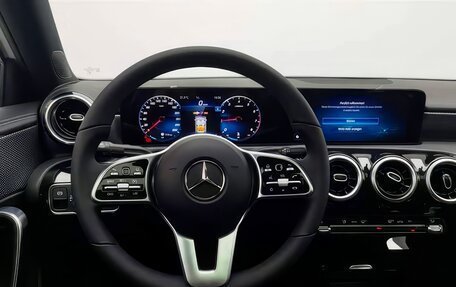 Mercedes-Benz A-Класс, 2022 год, 2 390 000 рублей, 7 фотография