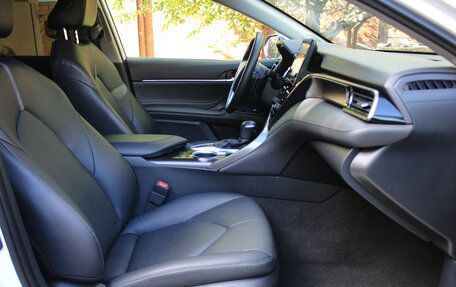 Toyota Camry, 2022 год, 3 800 000 рублей, 14 фотография