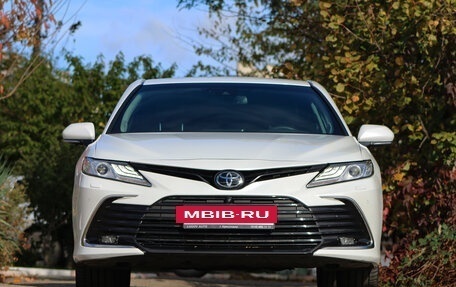 Toyota Camry, 2022 год, 3 800 000 рублей, 2 фотография