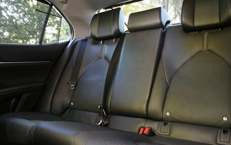 Toyota Camry, 2022 год, 3 800 000 рублей, 10 фотография