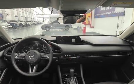 Mazda 3, 2022 год, 2 100 000 рублей, 11 фотография