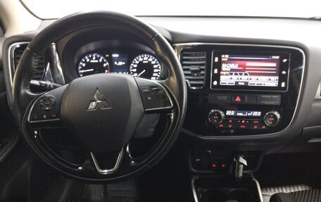 Mitsubishi Outlander III рестайлинг 3, 2018 год, 1 530 000 рублей, 9 фотография