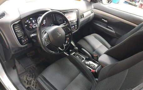 Mitsubishi Outlander III рестайлинг 3, 2018 год, 1 530 000 рублей, 7 фотография