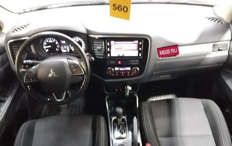 Mitsubishi Outlander III рестайлинг 3, 2018 год, 1 530 000 рублей, 8 фотография