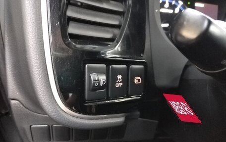 Mitsubishi Outlander III рестайлинг 3, 2018 год, 1 530 000 рублей, 16 фотография