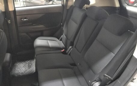 Mitsubishi Outlander III рестайлинг 3, 2018 год, 1 530 000 рублей, 18 фотография