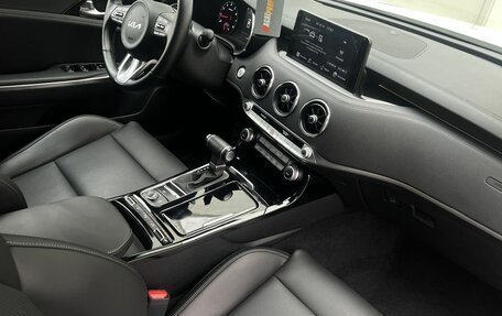 KIA Stinger I, 2022 год, 4 070 000 рублей, 16 фотография