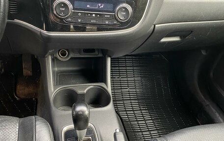 Mitsubishi Outlander III рестайлинг 3, 2012 год, 1 390 000 рублей, 4 фотография