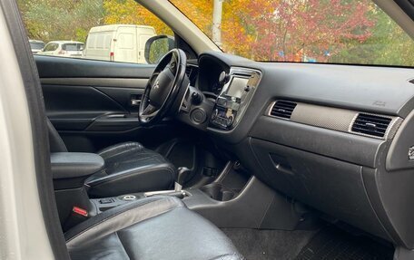 Mitsubishi Outlander III рестайлинг 3, 2012 год, 1 390 000 рублей, 6 фотография