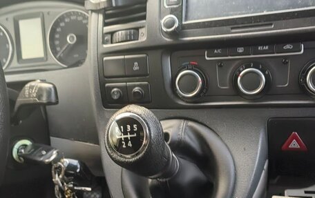 Volkswagen Caravelle T5, 2013 год, 1 750 000 рублей, 3 фотография