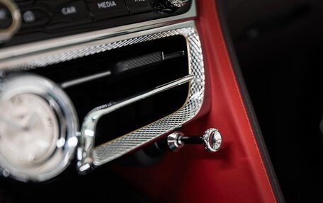 Bentley Flying Spur, 2025 год, 41 000 000 рублей, 17 фотография