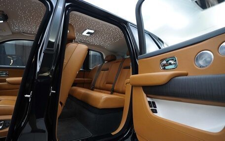 Rolls-Royce Cullinan, 2025 год, 59 000 000 рублей, 14 фотография