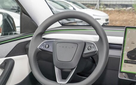 Tesla Model Y I, 2025 год, 5 814 000 рублей, 10 фотография