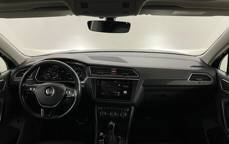 Volkswagen Tiguan II, 2018 год, 2 360 000 рублей, 5 фотография