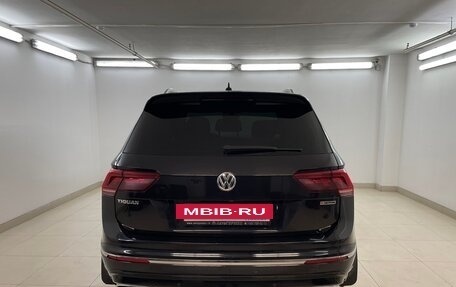 Volkswagen Tiguan II, 2018 год, 2 360 000 рублей, 3 фотография