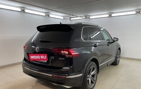Volkswagen Tiguan II, 2018 год, 2 360 000 рублей, 4 фотография