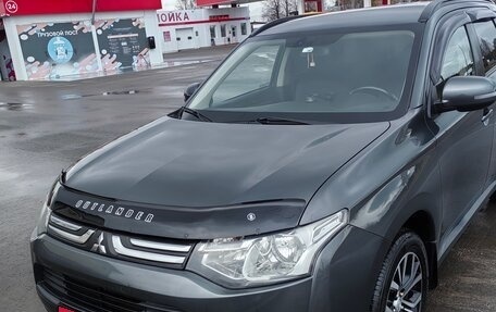 Mitsubishi Outlander III рестайлинг 3, 2012 год, 1 200 000 рублей, 1 фотография