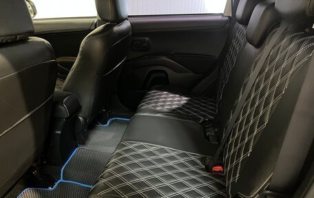 Mitsubishi Outlander III рестайлинг 3, 2011 год, 990 000 рублей, 8 фотография