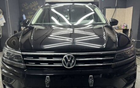 Volkswagen Tiguan II, 2019 год, 2 700 000 рублей, 1 фотография