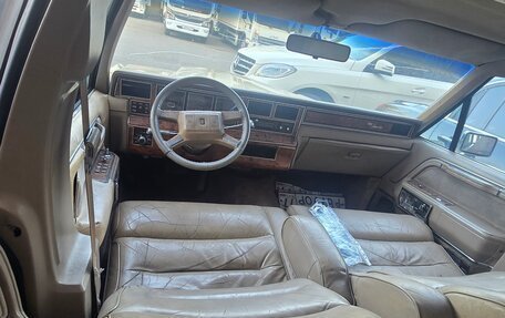 Lincoln Town Car II, 1987 год, 990 000 рублей, 5 фотография