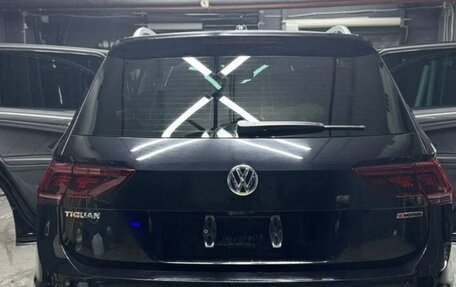 Volkswagen Tiguan II, 2019 год, 2 700 000 рублей, 2 фотография