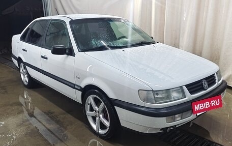Volkswagen Passat B4, 1995 год, 750 000 рублей, 10 фотография