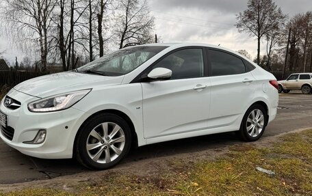 Hyundai Solaris II рестайлинг, 2013 год, 980 000 рублей, 3 фотография